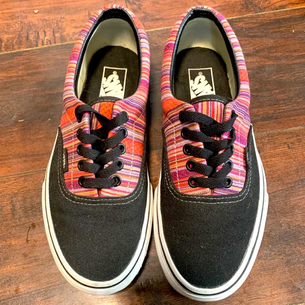 Vans Off The Wall Red Aztec Serape Men’s Size 7 - Women’s Size 8.5 Like New